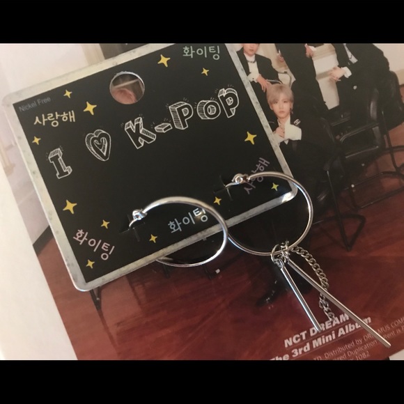 Kpop Inspired Earrings - Picture 3 of 4